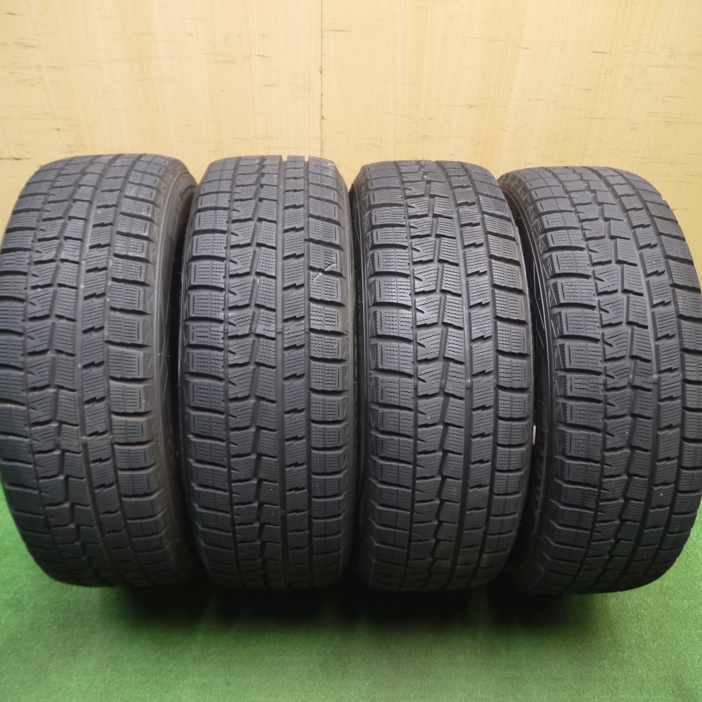 [送料無料] バリ溝！キレイ！9.5分以上★スタッドレス 215/55R17 ダンロップ ウインターマックス WM01 LUTZ 17インチ PCD114.3/5H★5011507Hス