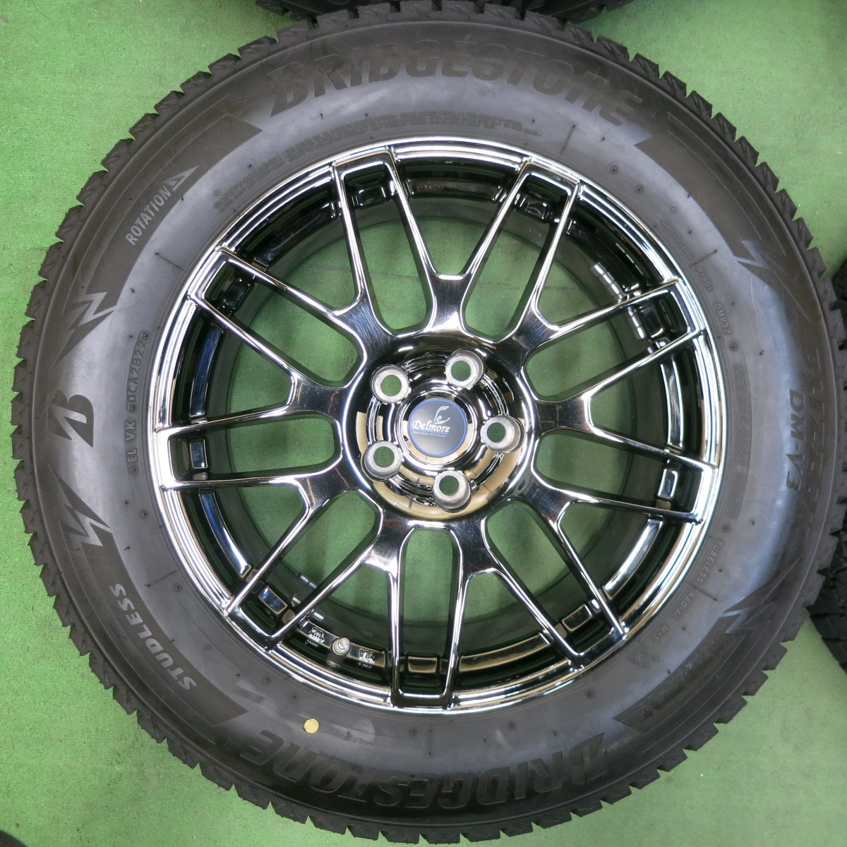 [送料無料] バリ溝！22年！9.5分以上★スタッドレス 235/65R18 ブリヂストン ブリザック DM-V3 Delmore デルモア 18インチ PCD114.3/5H★4122709SYス