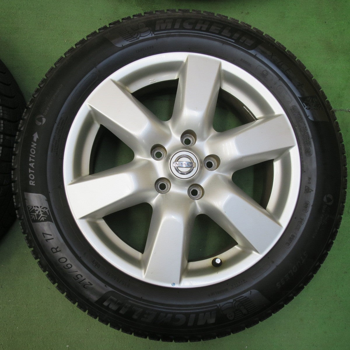 バリ溝！9分★日産 T31 エクストレイル 純正 215/60R17 スタッドレス ミシュラン X-ICE3+ 17インチ PCD114.3/5H★5103105イス