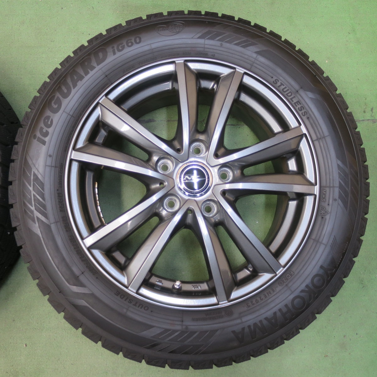 バリ溝！23年！キレイ！9.5分以上◎スタッドレス 205/60R16 ヨコハマ アイスガード iG60 NIRVANA NV ニルバーナ ニルヴァーナ 16インチ PCD114.3/5H◎6070604イス