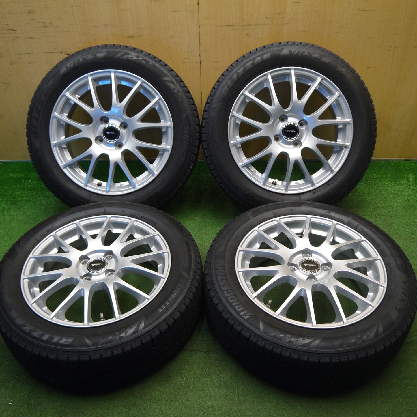 バリ溝！22年！キレイ！9.5分★スタッドレス 185/60R16 ブリヂストン ブリザック VRX3 TOPRUN トップラン 16インチ PCD100/4H★6021302Hス