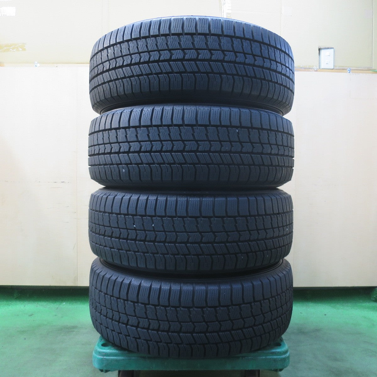 バリ溝！22年！キレイ！ほぼ10分★スタッドレス 225/60R17 グッドイヤー アイスナビ8 ravrion RS01 ラブリオン 17インチ PCD114.3/5H★5122008イス