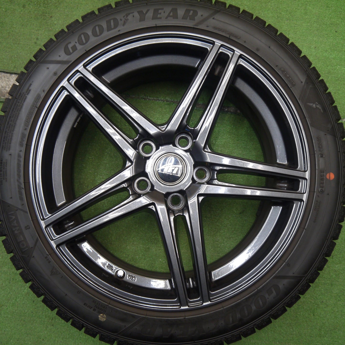 バリ溝！22年！キレイ！9.5分以上★BMW MINI 等 AFT ZINC 225/45R17 スタッドレス グッドイヤー アイスナビ8 ザンク 17インチ PCD112/5H★5062310Hス
