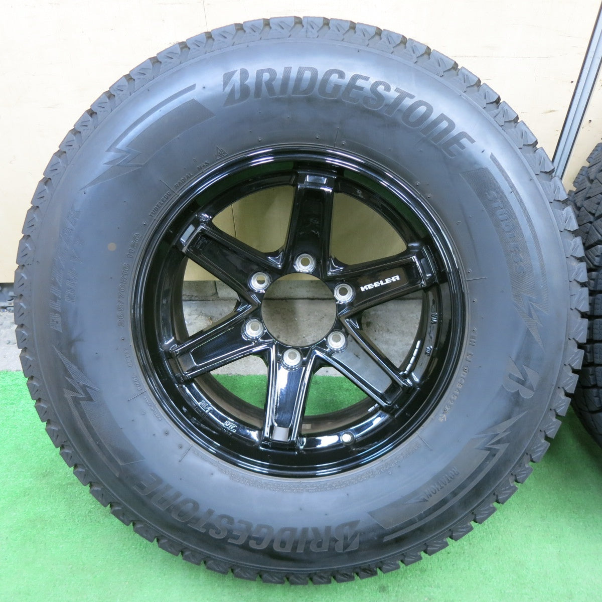 バリ溝！22年！キレイ！9.5分★KEELER TACTICS 265/70R16 スタッドレス ブリヂストン ブリザック DM-V3 キーラー タクティクス 16インチ PCD139.7/6H★6011304ナス