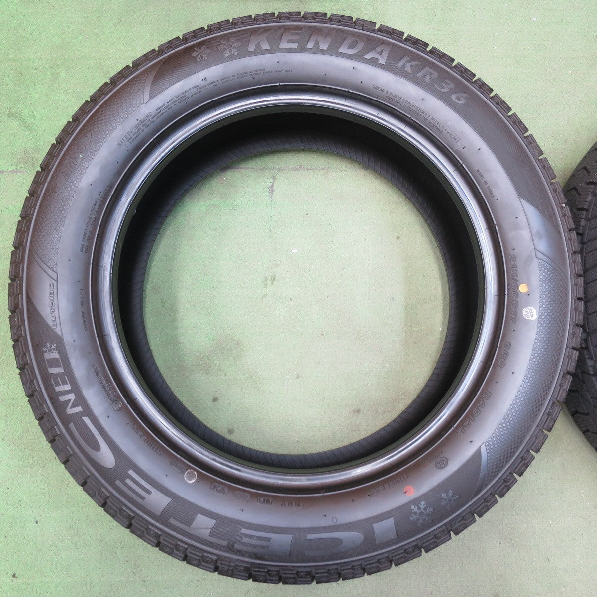 バリ溝！24年！ほぼ10分★スタッドレス 215/60R17 ケンダ KR36 アイステック ネオ タイヤ 17インチ アルファード ヴェルファイア C-HR 等★5111414イスタ