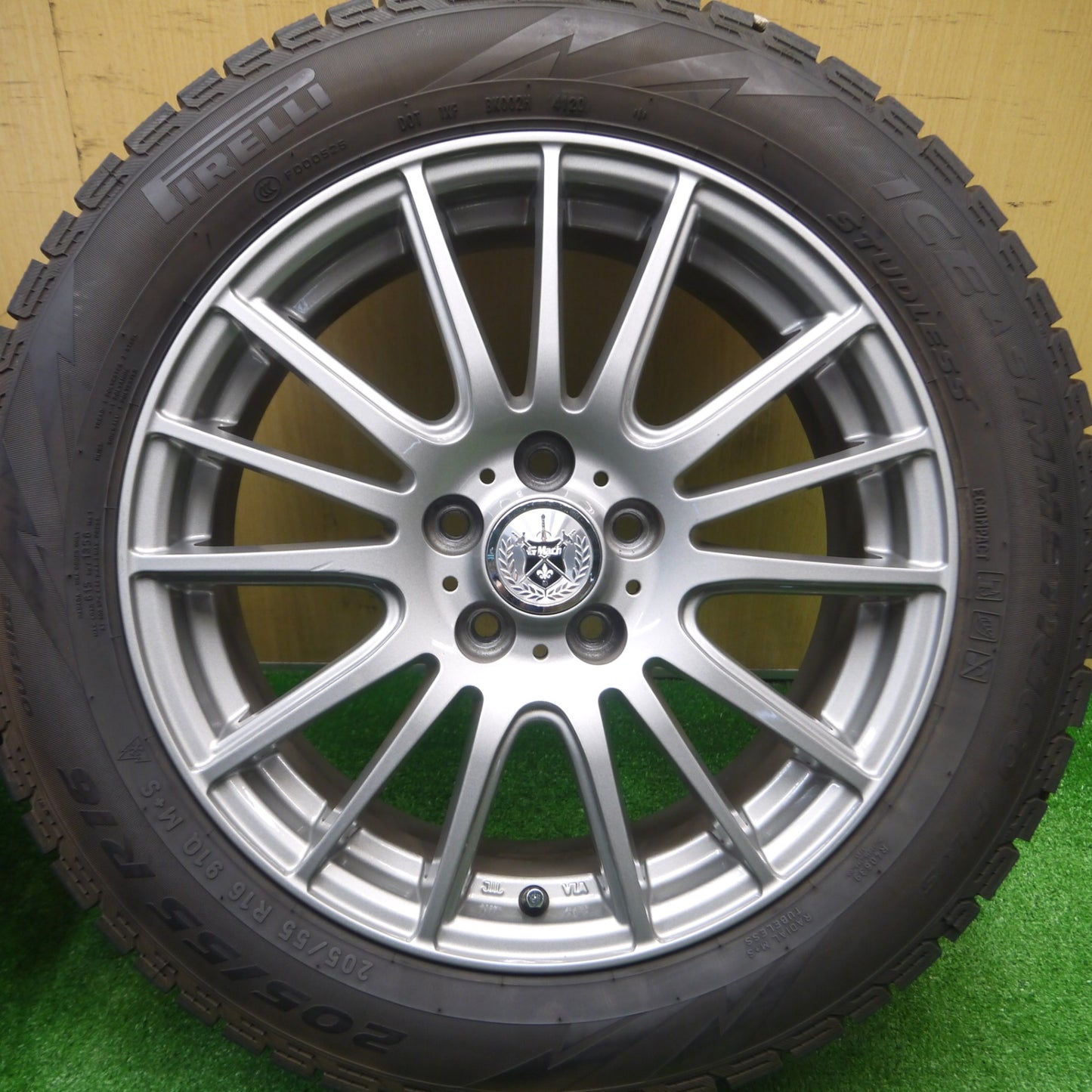 [送料無料] バリ溝！20年！キレイ！9分★86 BRZ 等 205/55R16 スタッドレス ピレリ アイスアシンメトリコ プラス GMach 16インチ PCD100/5H★4091705Hス