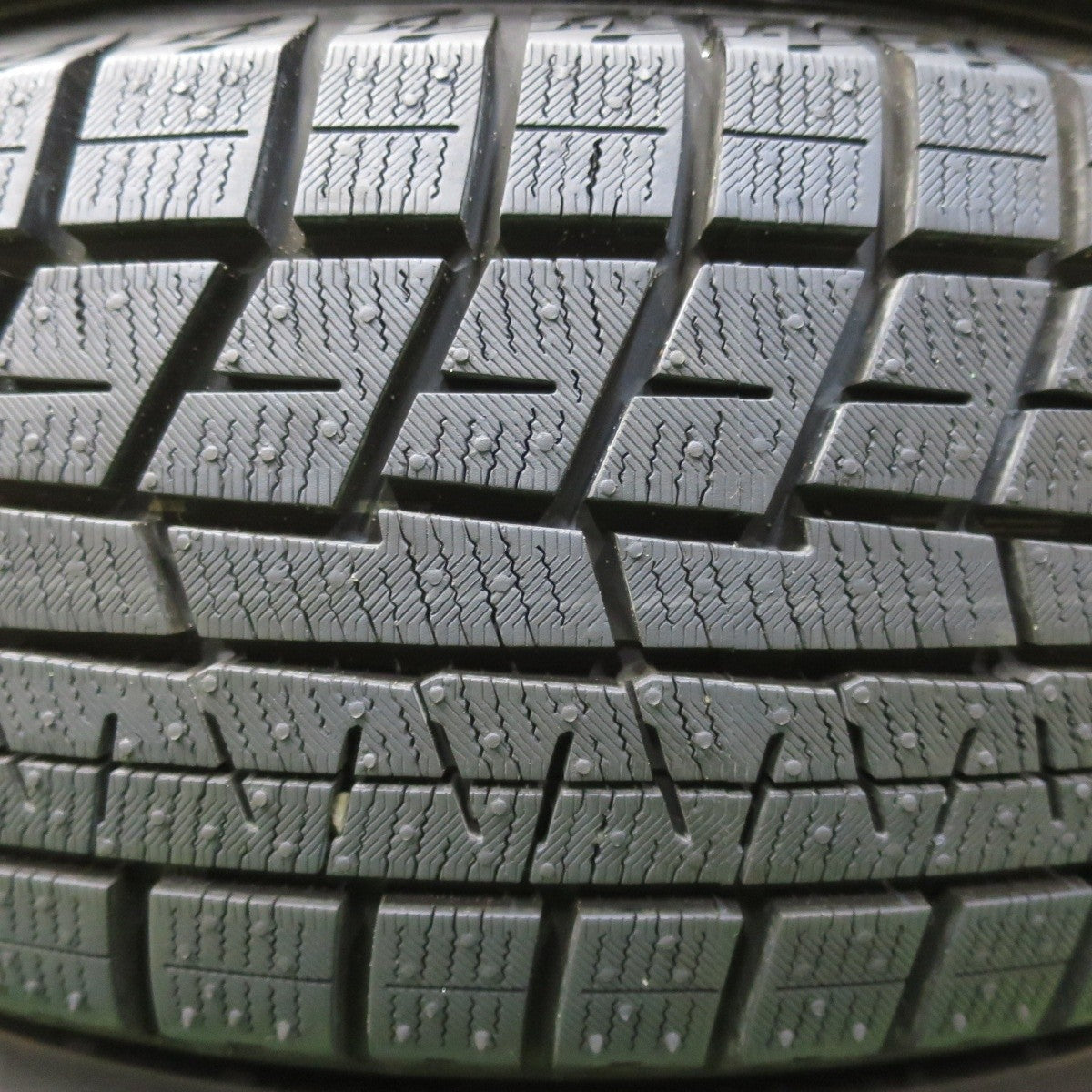 バリ溝！22年！ほぼ10分★スタッドレス 185/60R15 ヨコハマ アイスガード iG60 タイヤ 15インチ アクア ポルテ シエンタ フィールダー フィット シャトル 等★5032803イスタ