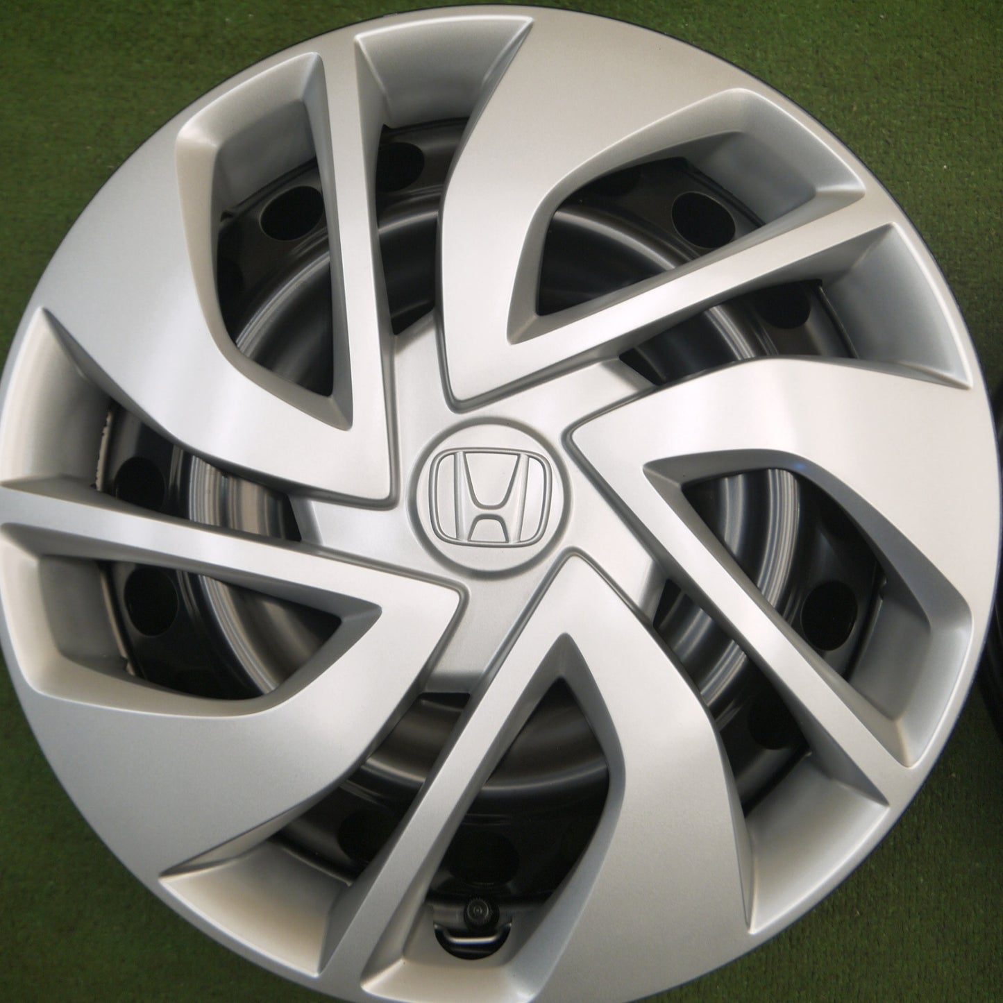 *送料無料* 新車外し★ホンダ GB5 フリード 純正 スチール ホイール 15インチ キャップ カバー 15×5.5J PCD114.3/5H★4041004Hホ