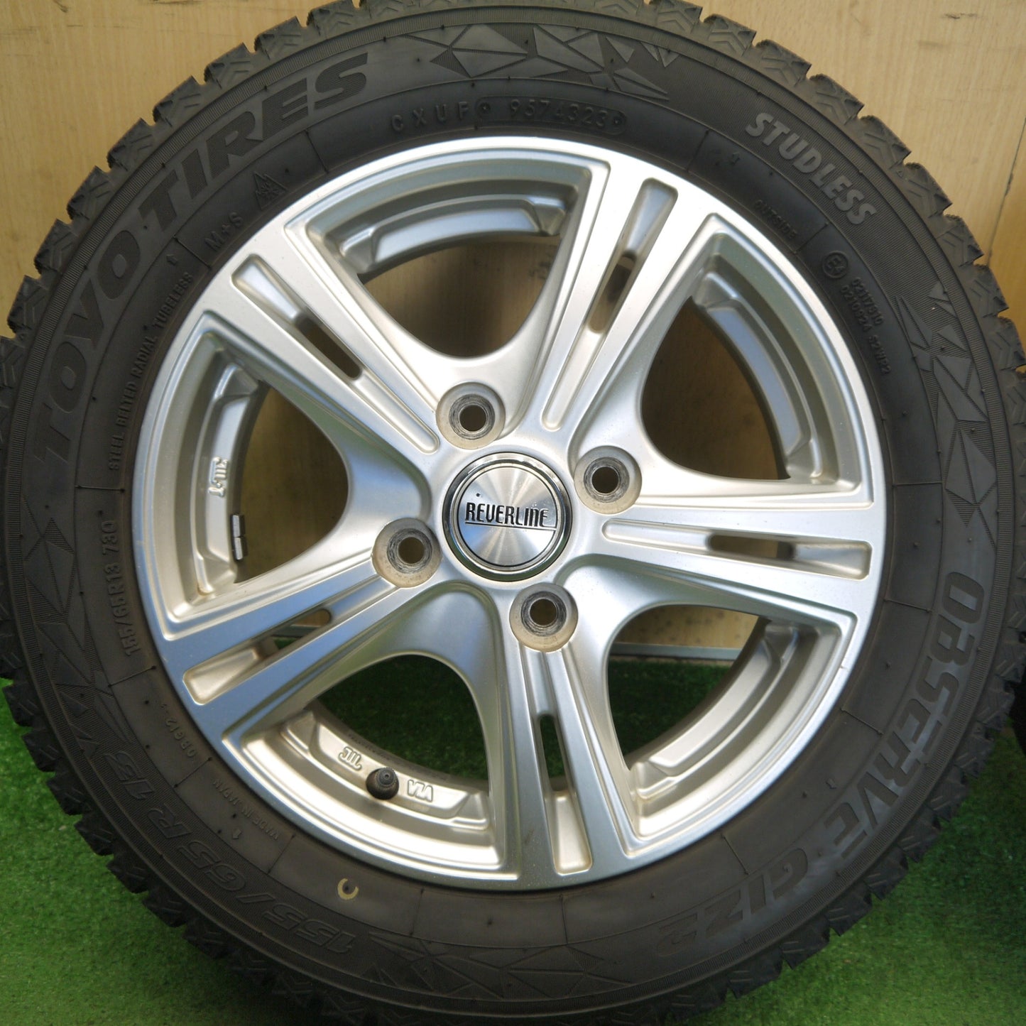 バリ溝！23年！9.5分◎スタッドレス 155/65R13 トーヨー オブザーブ GIZ2 REVERLINE リバーライン 13インチ PCD100/4H◎6072702Hス