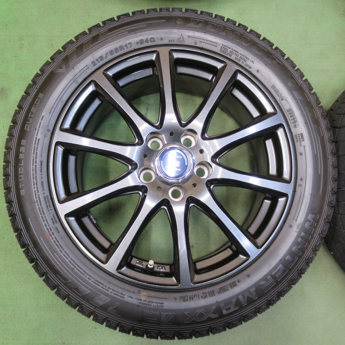 バリ溝！23年！キレイ！9.5分★スタッドレス 215/55R17 ダンロップ ウインターマックス 03 TIRADO Eta LA STRADA ティラード ラストラーダ 17インチ PCD114.3/5H★5111214イス