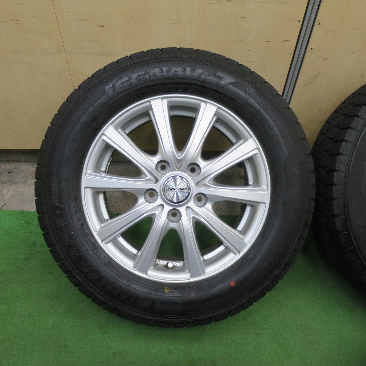 バリ溝！22年！キレイ！9分★スタッドレス 205/65R15 グッドイヤー アイスナビ7 V.E.X. VEX 15インチ PCD114.3/5H★6021203TTス