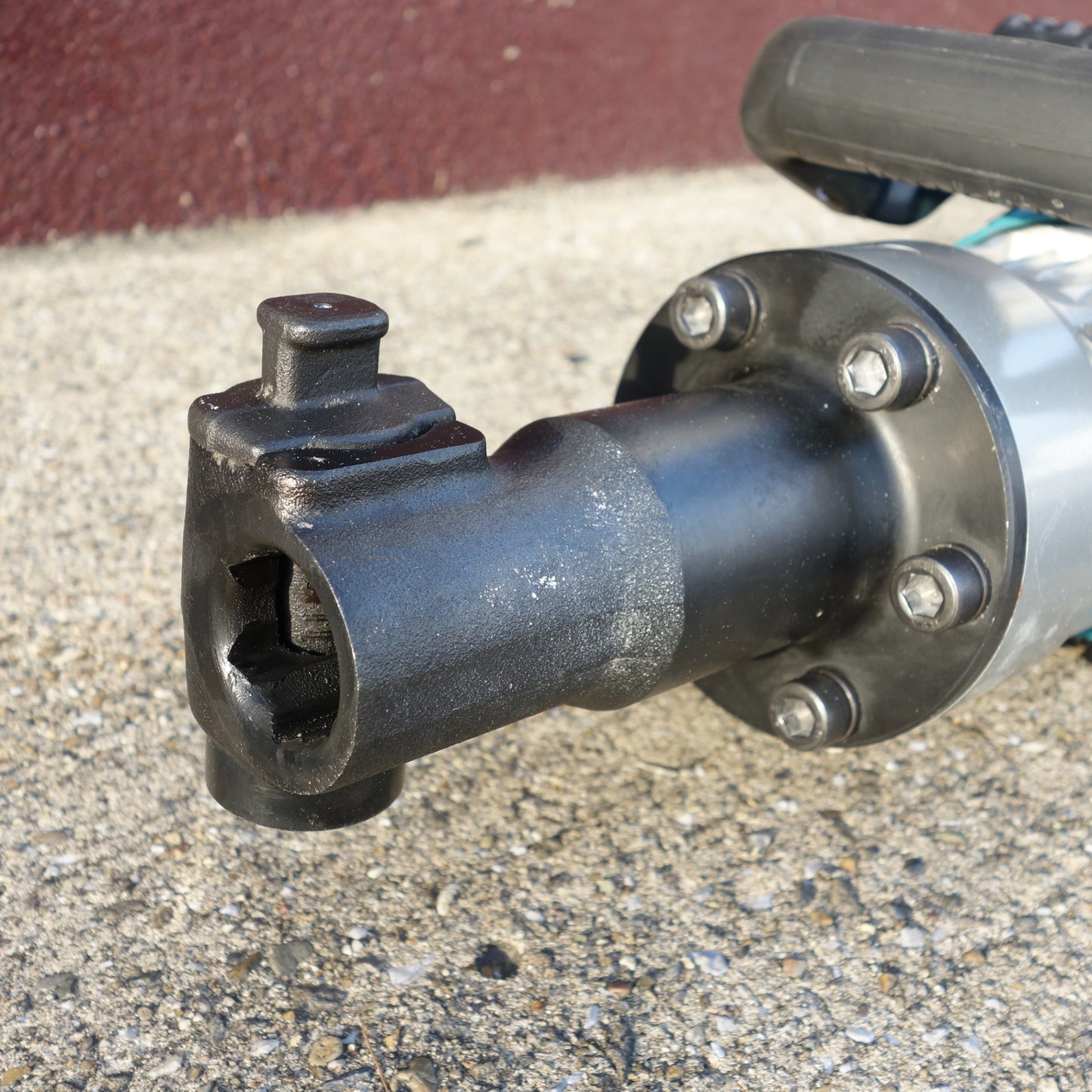 [送料無料] ◆makita マキタ 電動ハンマ HM1511 六角軸30mm ハツリ 電動工具 キャスタ付きプラスチックケース 100V 50/60Hz◆