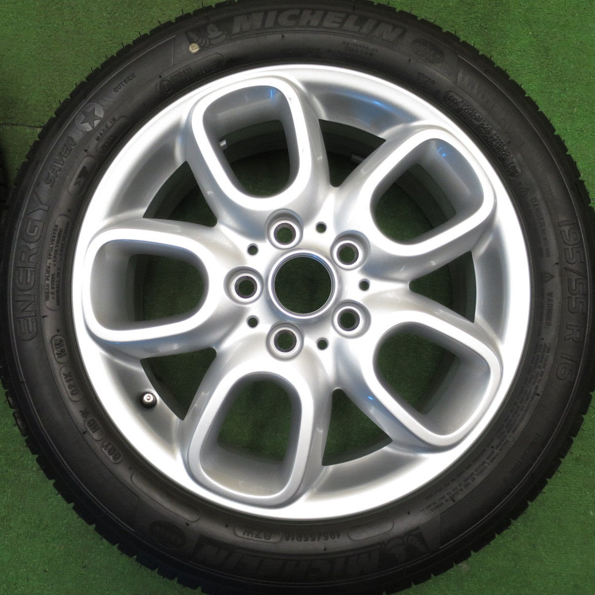 [送料無料] 新車外し★MINI ミニ クーパー F55 F56 F57 純正 195/55R16 ミシュラン エナジーセイバー 16インチ PCD112/5H★5031008Hノ