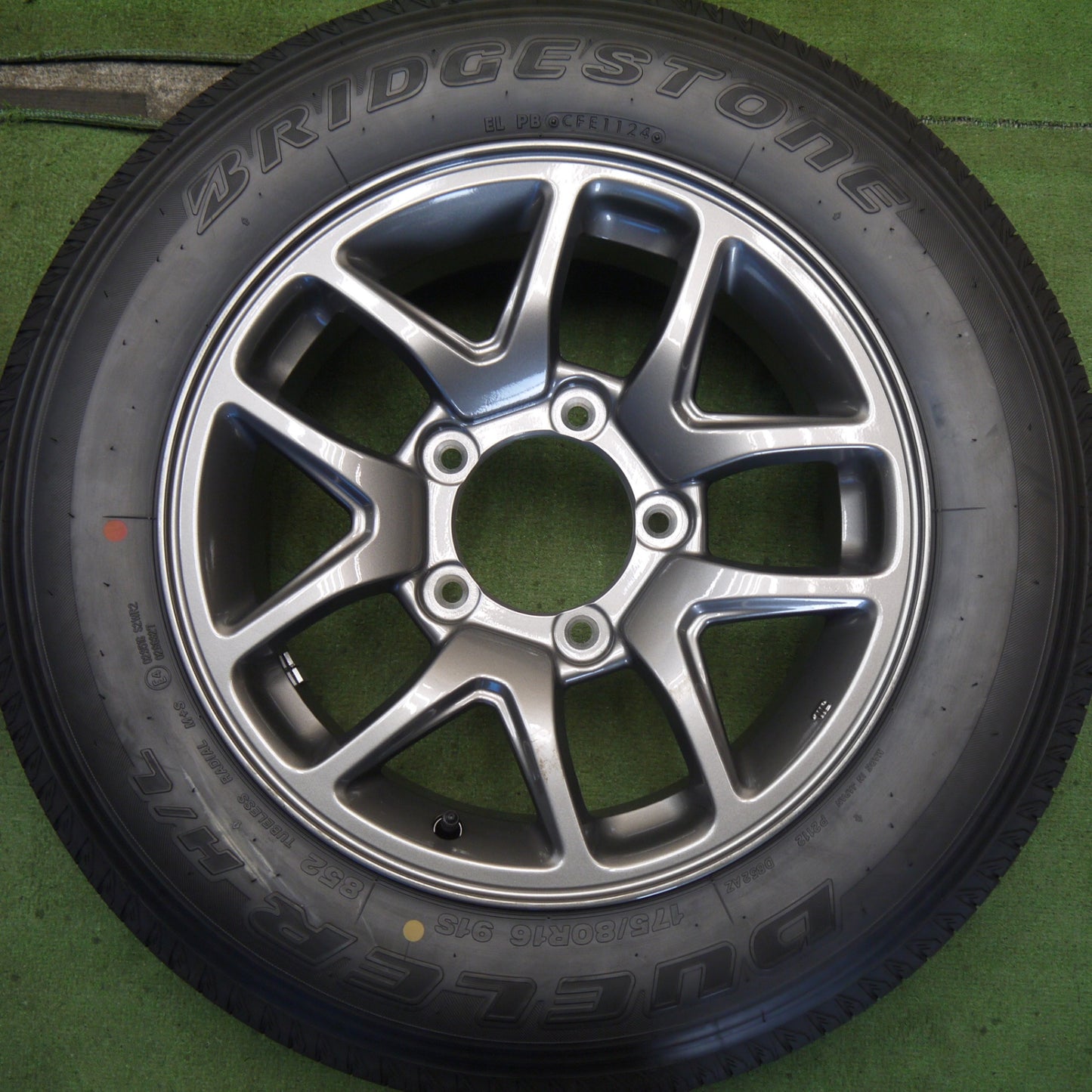 新車外し！24年◎スズキ JB64 ジムニー 純正 175/80R16 ブリヂストン デューラー H/L 852 DUELER 16インチ PCD139.7/5H◎6072805Hノ