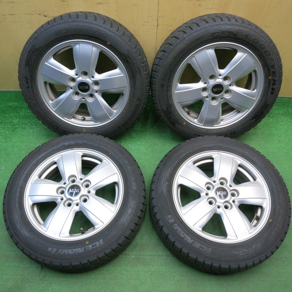 4本価格★MINI ミニ F55 F56 等 純正 ヘリスポーク 492 175/65R15 スタッドレス グッドイヤー アイスナビ6 15インチ PCD112/5H★6022810HAス