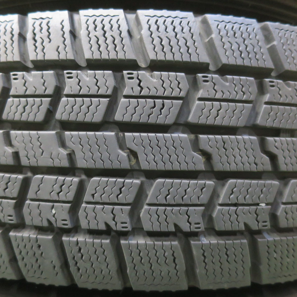 バリ溝！キレイ！9分◎スタッドレス 185/70R14 グッドイヤー アイスナビ7 SCHNEIDER ATECH シュナイダー 14インチ PCD100/4H◎6102013イス
