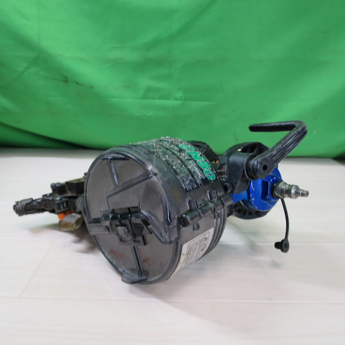 [送料無料] ☆日立工機 50mm 高圧 ロール 釘打機 NV50HMC ケース付き 釘打ち機 HITACHI エア 工具☆