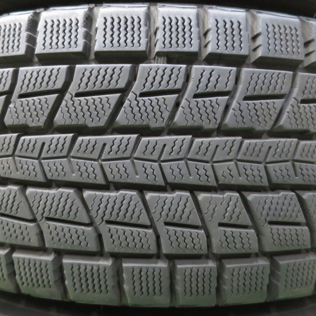 バリ溝！キレイ！9分★スタッドレス 225/65R17 ダンロップ ウインターマックス SJ8 JOKER ジョーカー 17インチ PCD114.3/5H★5022611イス