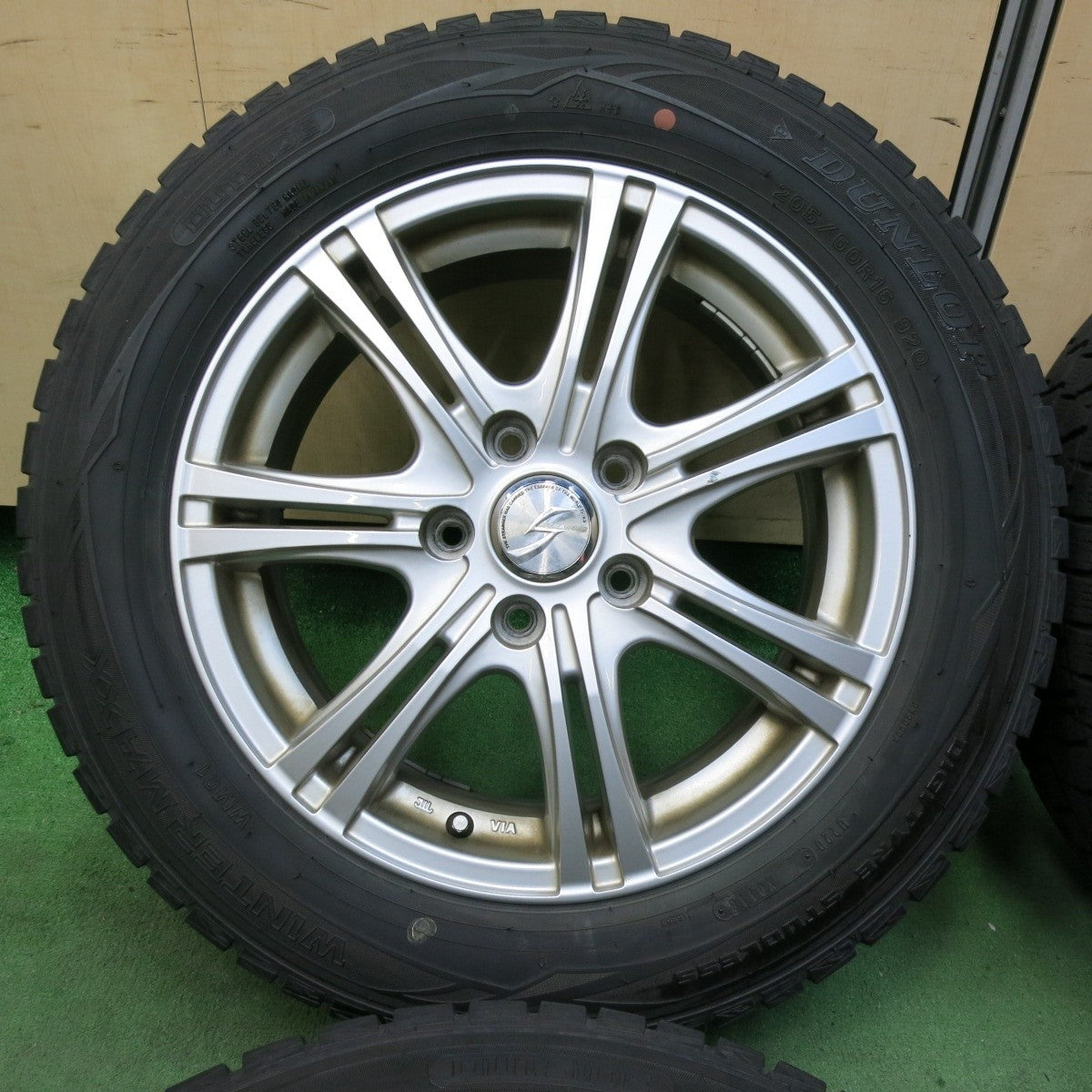 バリ溝！8.5分★スタッドレス 205/60R16 ダンロップ ウインターマックス WM01 STRANGER ストレンジャー 16インチ PCD114.3/5H★5010807SYス