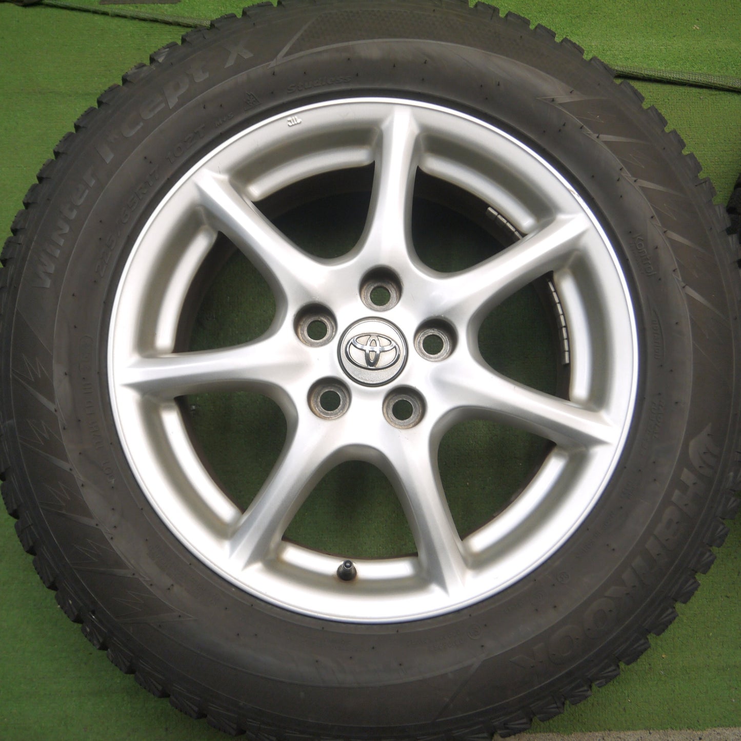 *送料無料* バリ溝！22年！9.5分★トヨタ 50系 エスティマ 純正 225/65R17 スタッドレス ハンコック ウインター アイセプトX PCD114.3/5H★4070105Hス