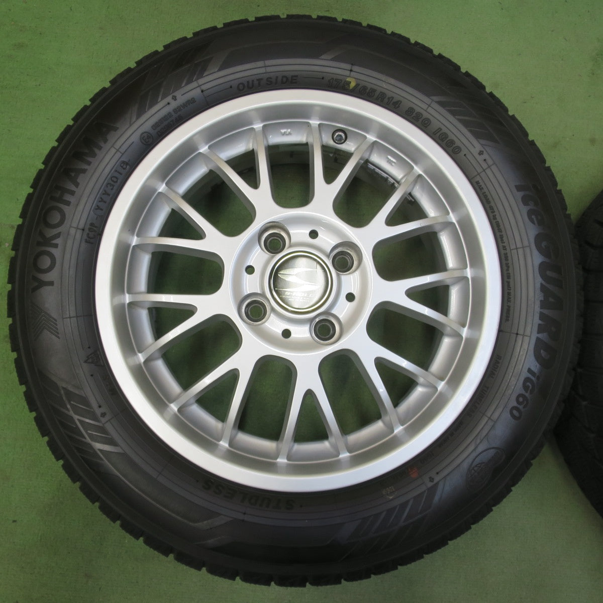 バリ溝！キレイ！9分★スタッドレス 175/65R14 ヨコハマ アイスガード iG60 S-HOLD 社外 アルミ 14インチ PCD100/4H★6052607イス