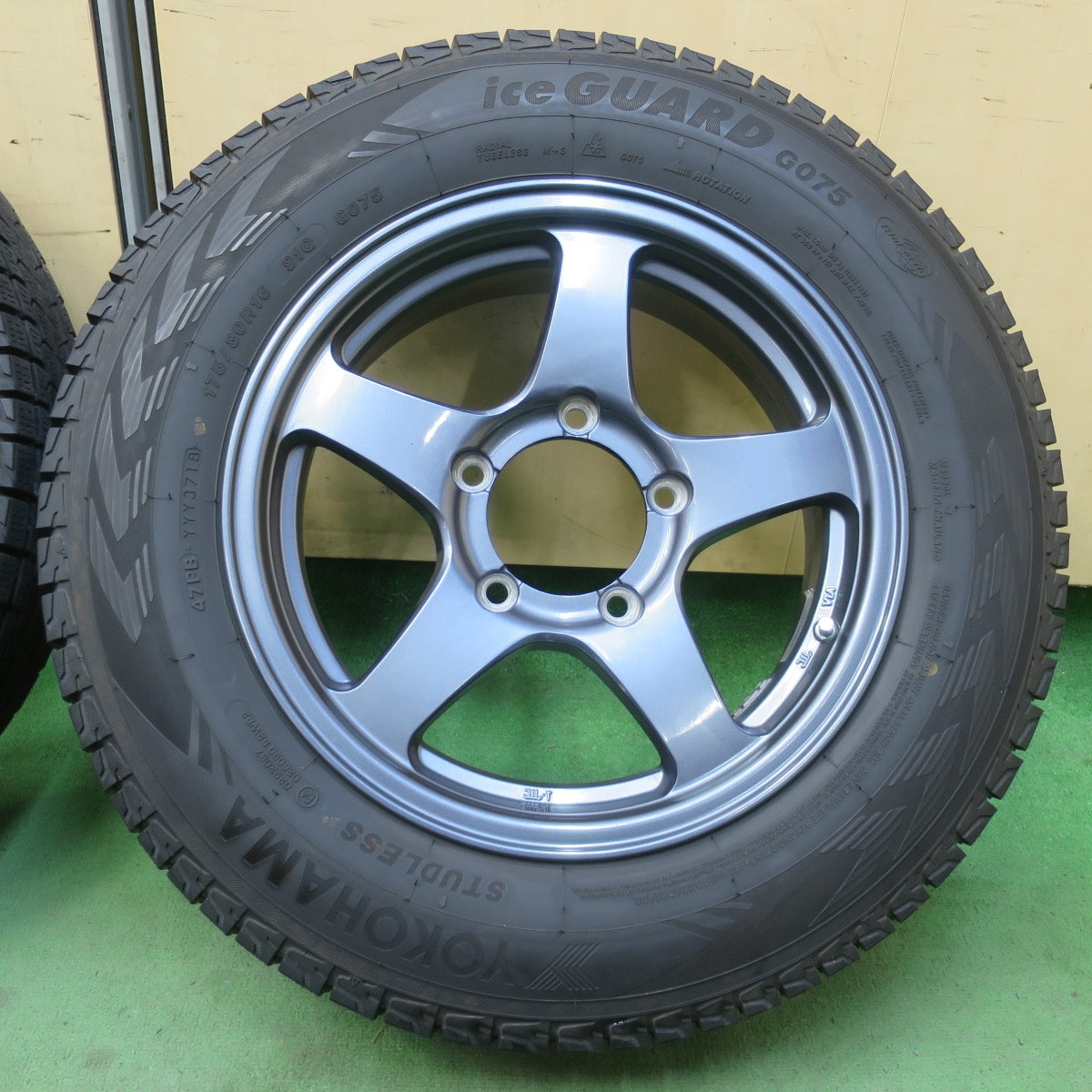 キレイ★スタッドレス 175/80R16 ヨコハマ アイスガード G075 MiD 社外 アルミ 16インチ PCD139.7/5H★6033014イス