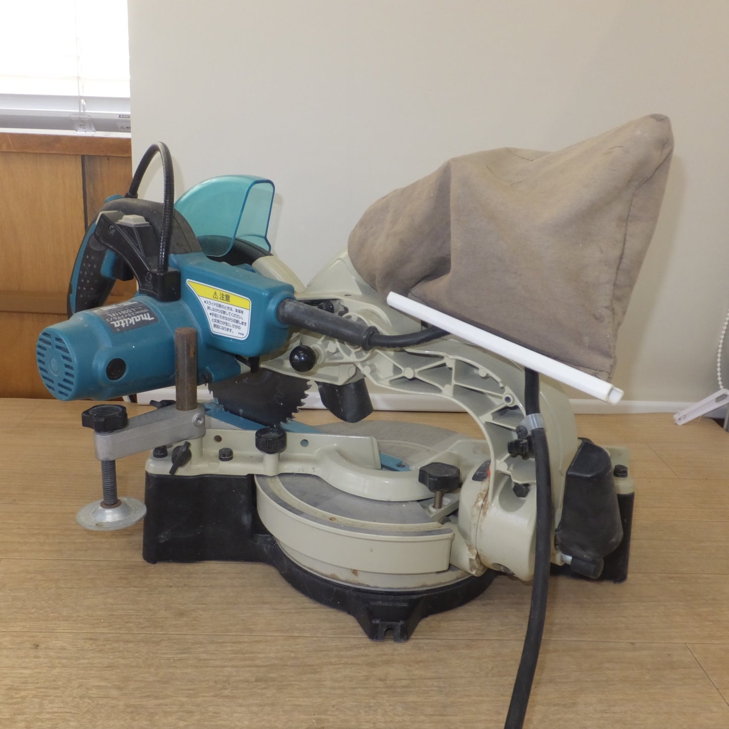 [送料無料] ★マキタ makita 165mm スライドマルノコ LS0611FL　100V～ 11A 50-60hz 1050W　木工用 超硬丸ノコ★