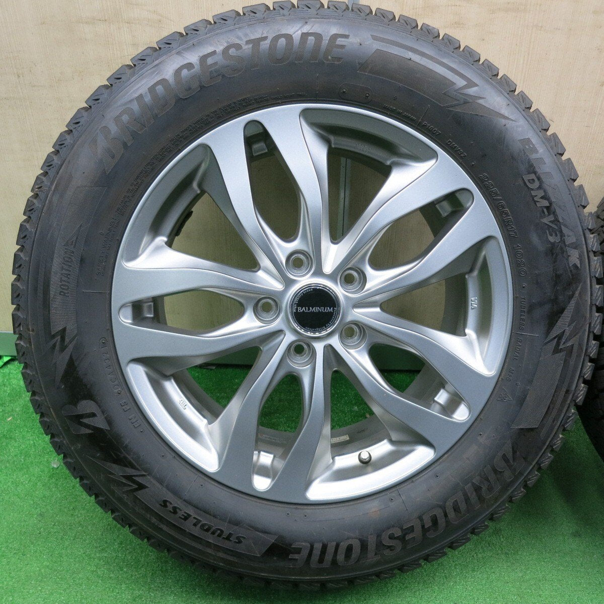 バリ溝！21年！キレイ！9分★スタッドレス 225/65R17 ブリヂストン ブリザック DM-V3 BALMINUM バルミナ 17インチ PCD114.3/5H★5012002TNス