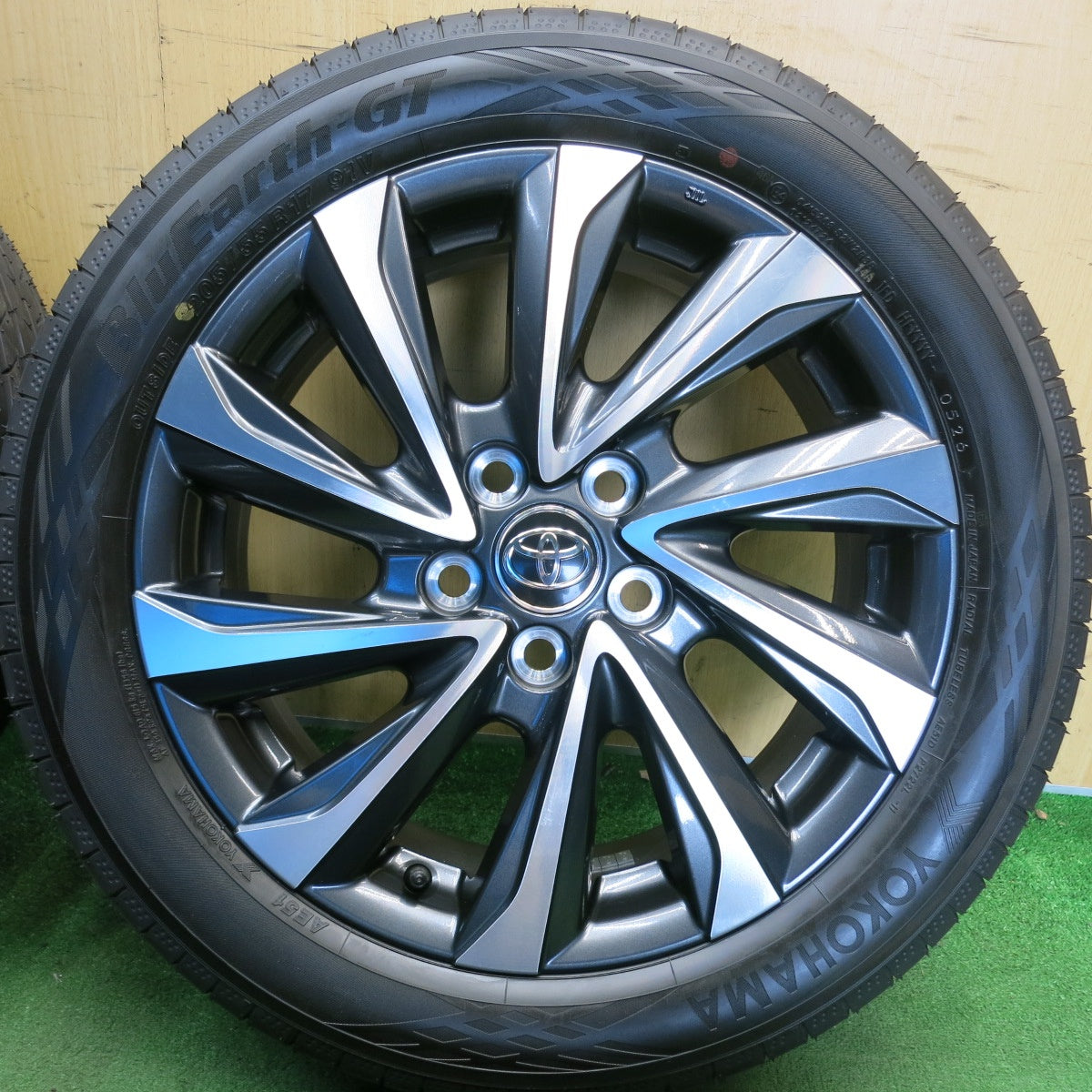新車外し！26年◎トヨタ 90系 ノア ヴォクシー S-Z 純正 205/55R17 ヨコハマ BluEarth-GT AE51 ブルーアース 17インチ PCD114.3/5H◎6061408HAノ