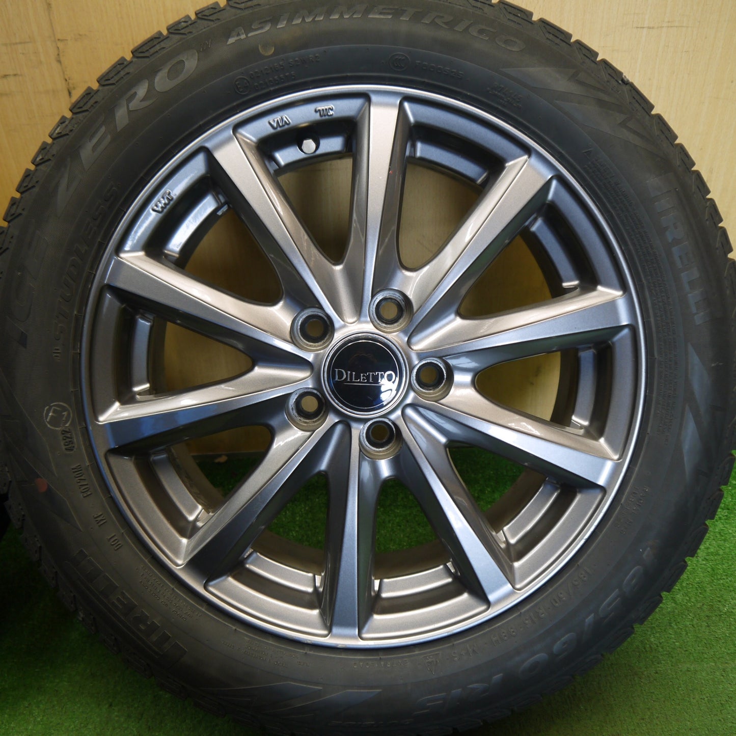 キレイ！22年★シエンタ 等 185/60R15 スタッドレス ピレリ アイスゼロ アシンメトリコ DILETTO ディレット 15インチ PCD100/5H★6051204Hス