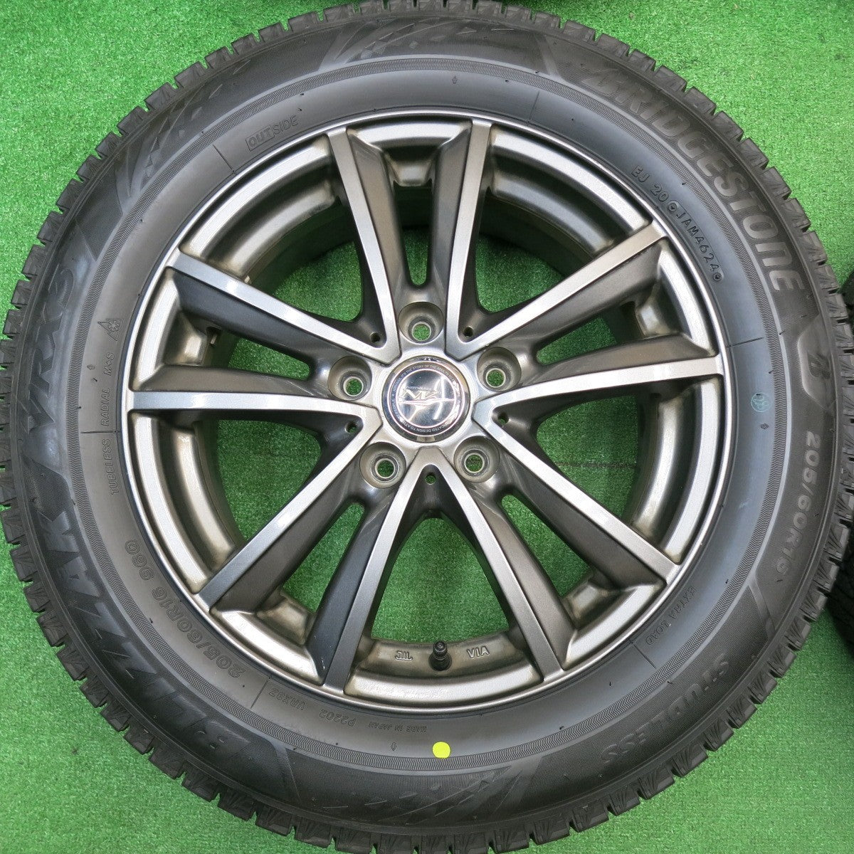 ほぼ未使用！24年★スタッドレス 205/60R16 ブリヂストン ブリザック VRX3 NIRVANA NV ニルバーナ ニルヴァーナ 16インチ PCD114.3/5H★5110903HAス