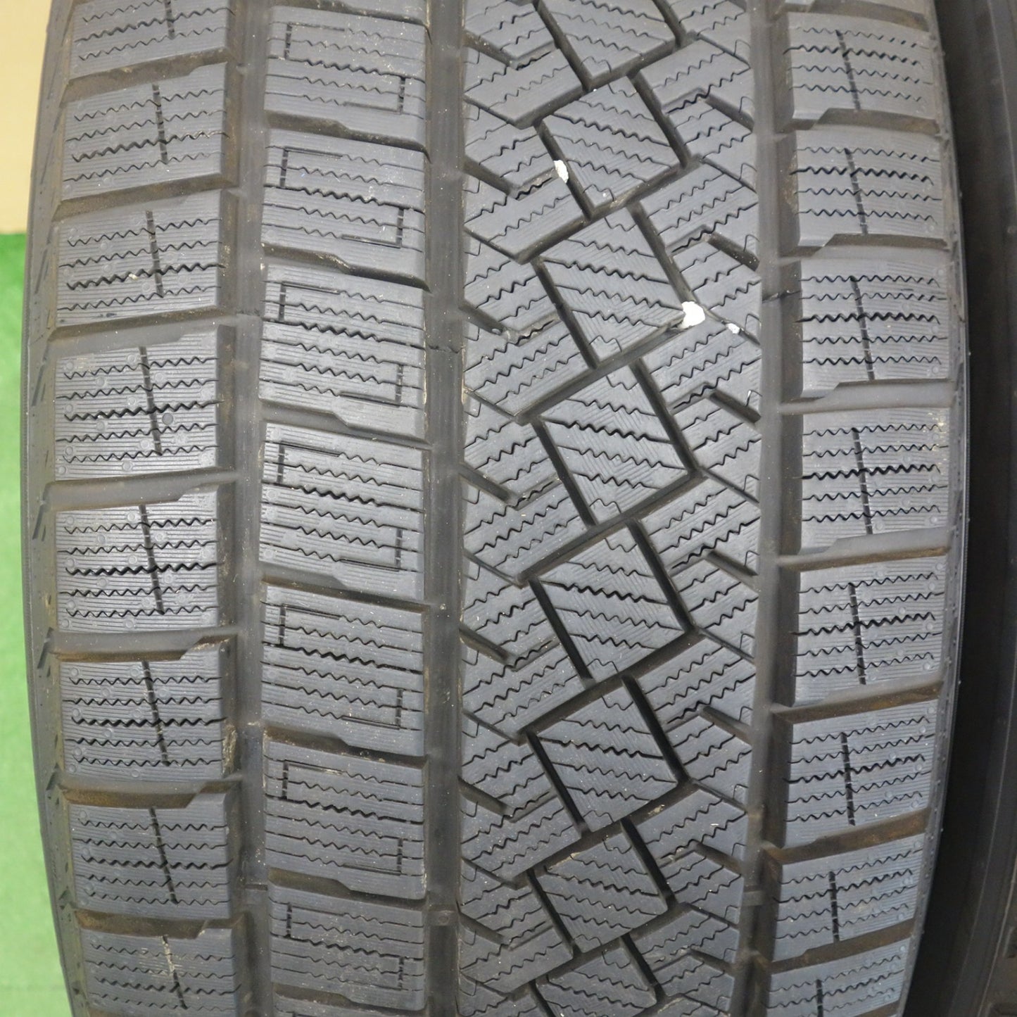 バリ溝！24年！キレイ！9.5分以上◎ボルボ 等 VST Type RC 235/60R17 スタッドレス ピレリ アイスゼロ アシンメトリコ 17インチ PCD108/5H◎6061702KTス
