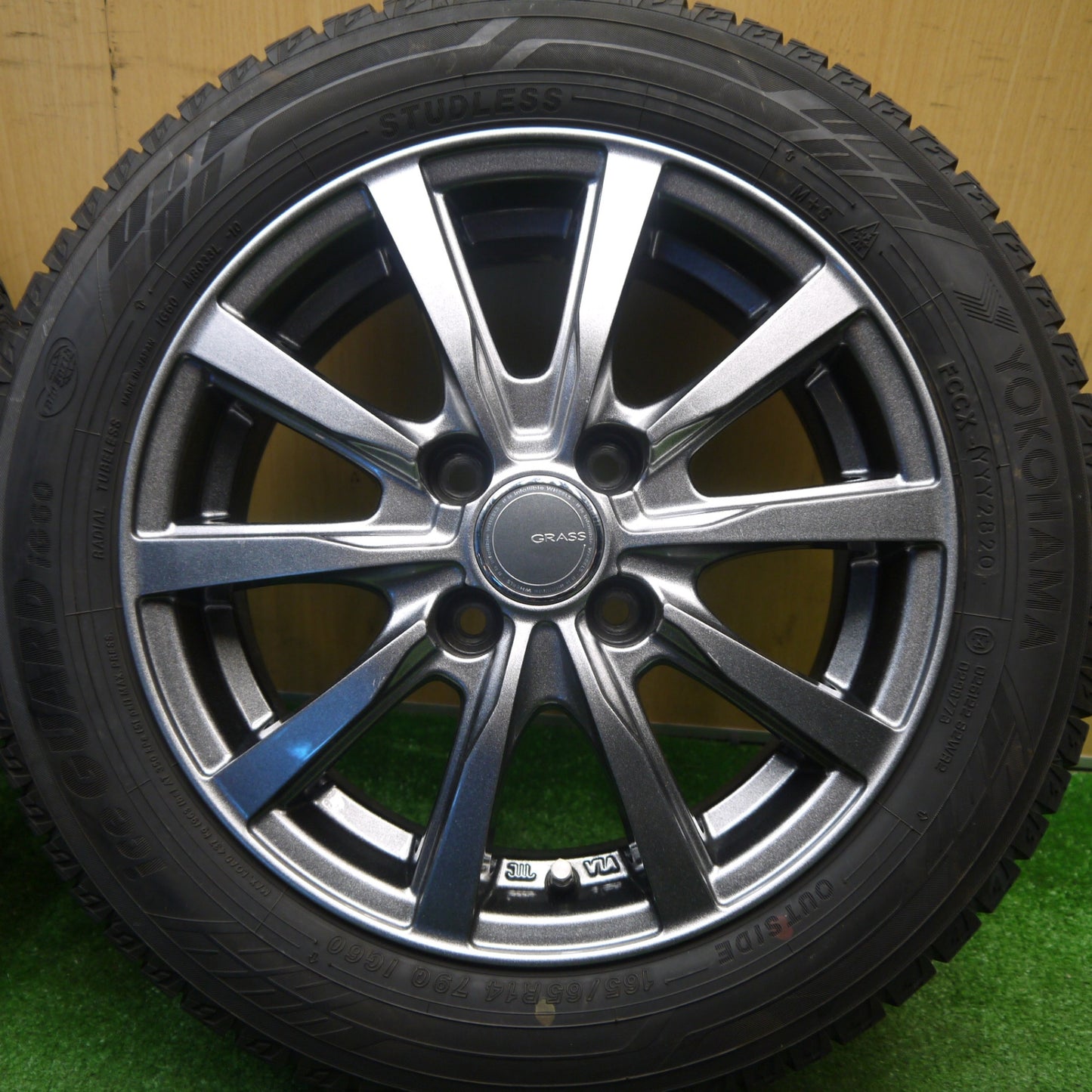 バリ溝！9.5分★スタッドレス 165/65R14 ヨコハマ アイスガード iG60 GRASS グラス 14インチ PCD100/4H★6011902Hス