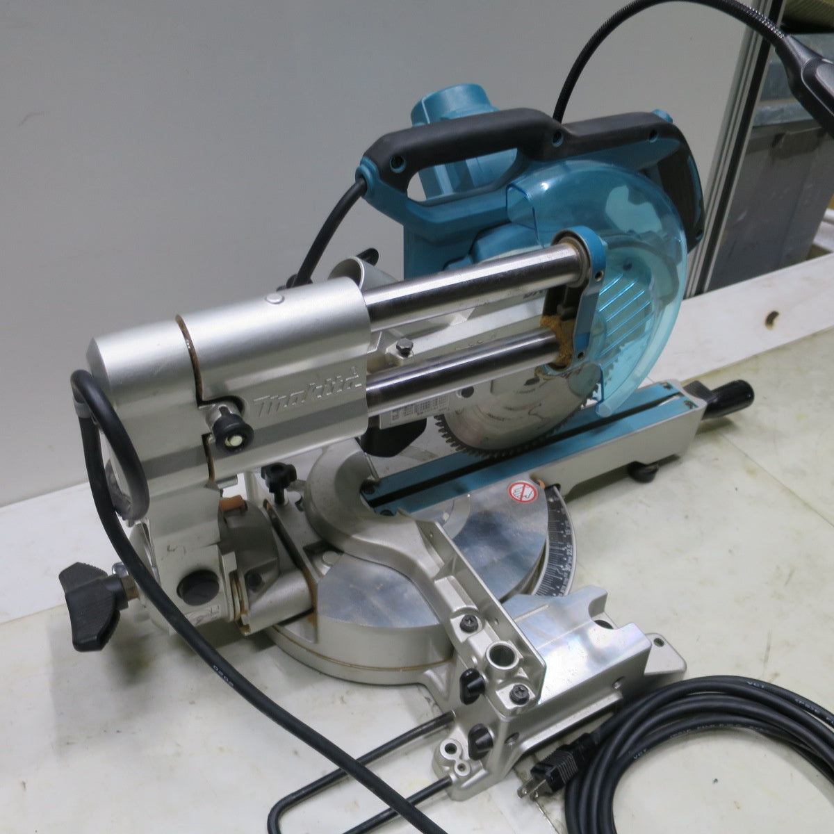 [送料無料] ◆マキタ 190mm スライド マルノコ LS0717FL 電動 工具 切断機 100V 木工用 超硬 丸のこ 丸ノコ 丸鋸 makita◆