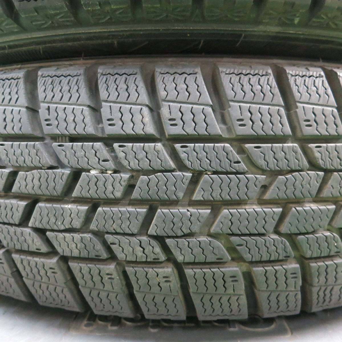 *送料無料* バリ溝！9.5分以上★スタッドレス 155/65R14 グッドイヤー アイスナビ6 ravrion RM01 ラブリオン 14インチ PCD100/4H★4042909ナス