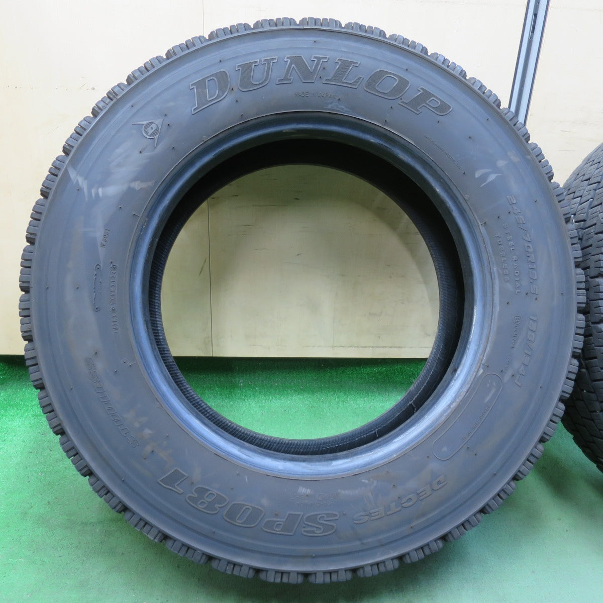 2本価格！24年★トラック タイヤ 245/70R19.5 136/134J スタッドレス ダンロップ デクテス SP081 DECTES 19.5インチ★5103116イスタ