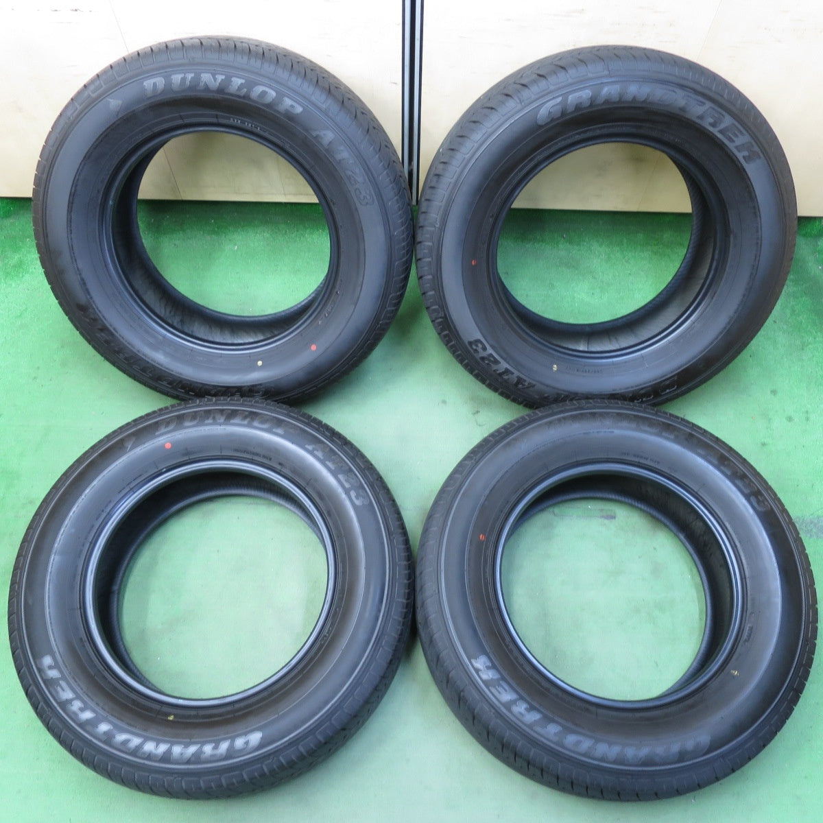 新車外し！25年★265/65R18 ダンロップ AT23 グラントレック タイヤ 18インチ ランクル 250 VX 300 等★5052711イノタ