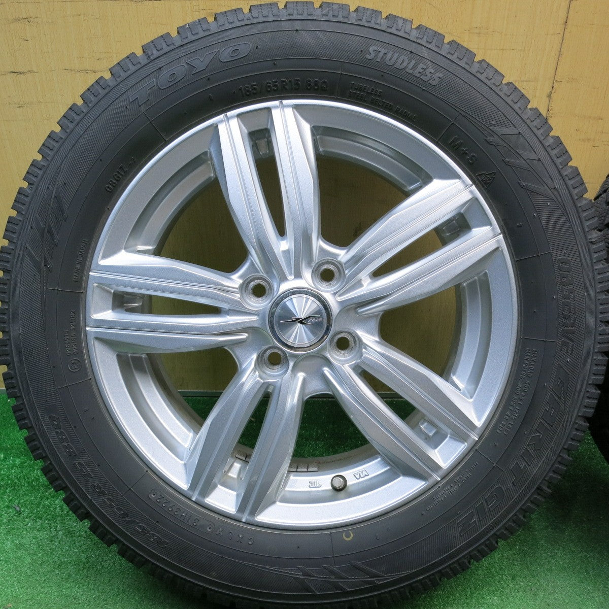 バリ溝！22年！キレイ！9.5分★スタッドレス 185/65R15 トーヨー オブザーブ ガリット GIZ JOKER ジョーカー 15インチ PCD100/4H★6030504HAス