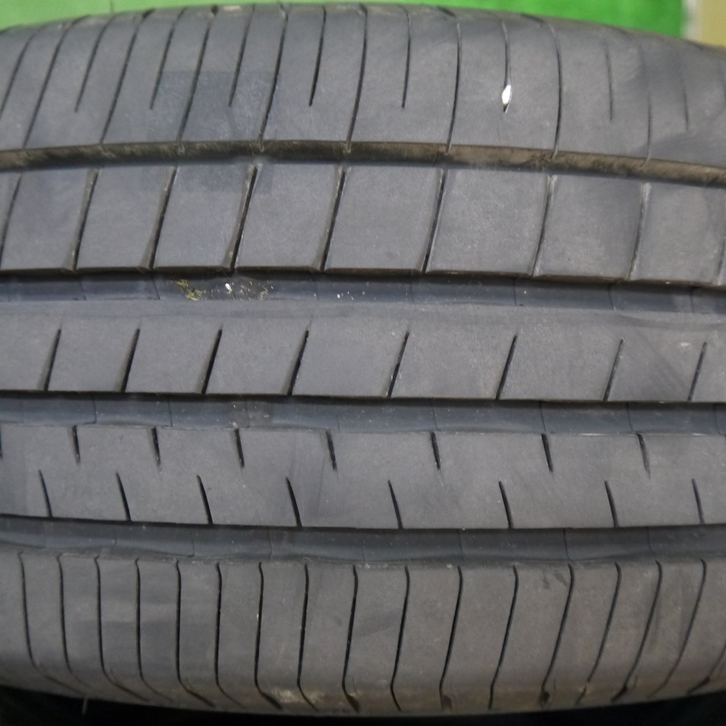 バリ溝！24年！9.5分★195/65R15 ダンロップ VEURO VE304 タイヤ 15インチ プリウス ノア ヴォクシー 等★5041806Hノタ