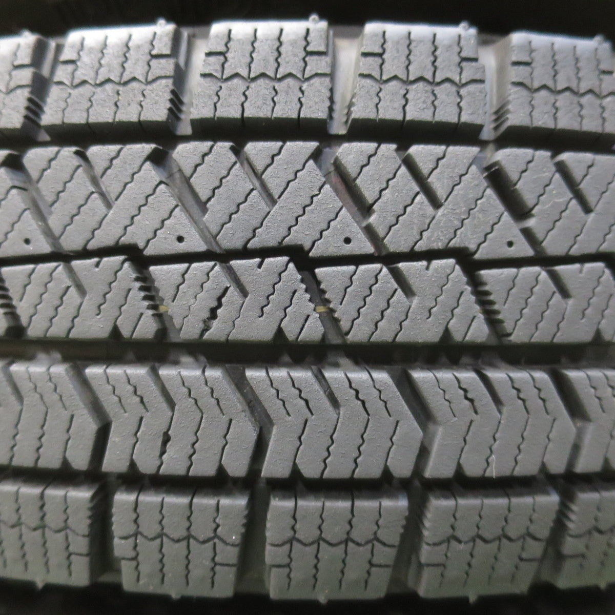バリ溝！22年！8.5分◎スタッドレス 145/80R13 ブリヂストン ブリザック VRX2 FEID フェイド 13インチ PCD100/4H◎6092401イス