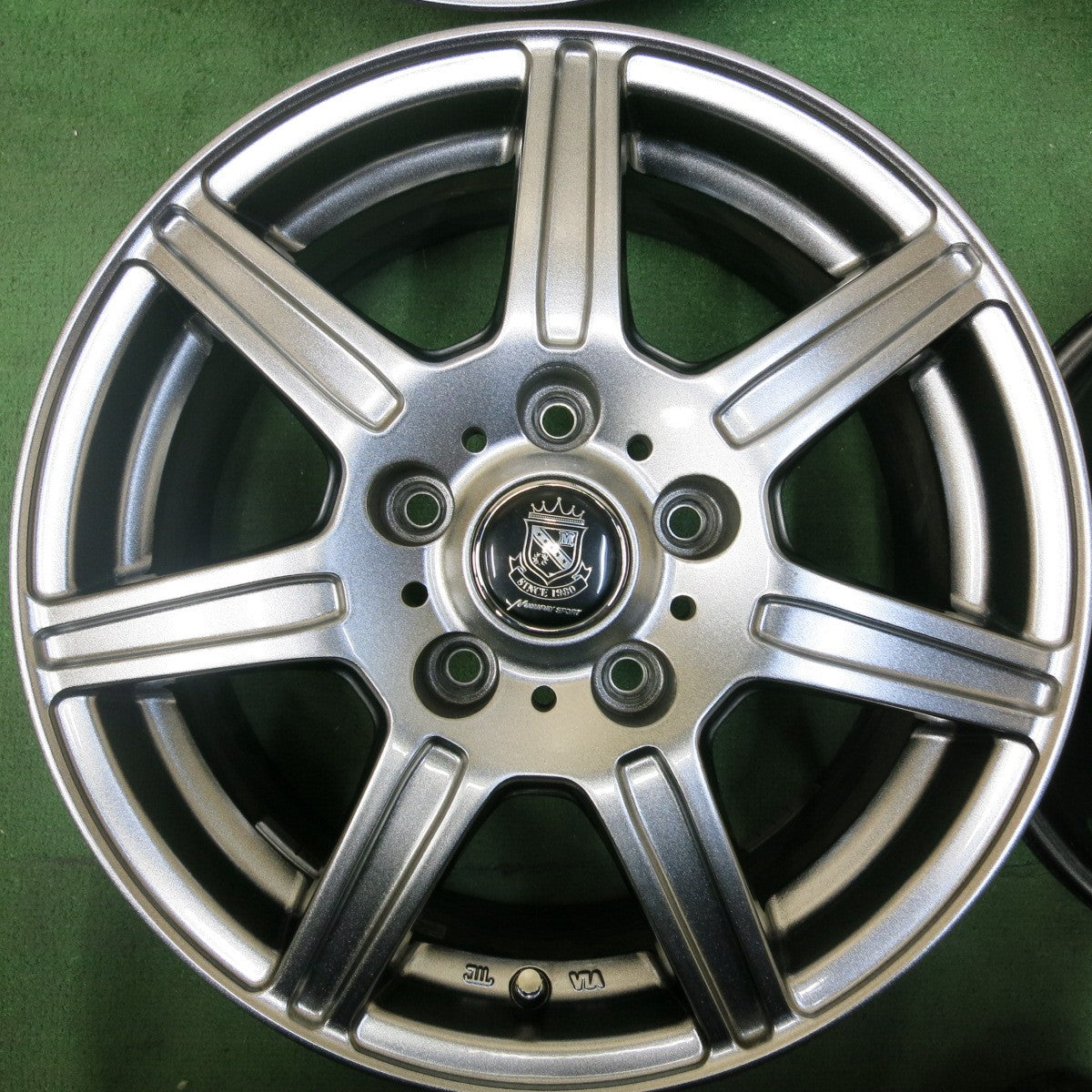[送料無料] キレイ★MANARAY SPORT マナレイスポーツ 15インチ ホイール 15×6J PCD114.3/5H★4101811SYホ