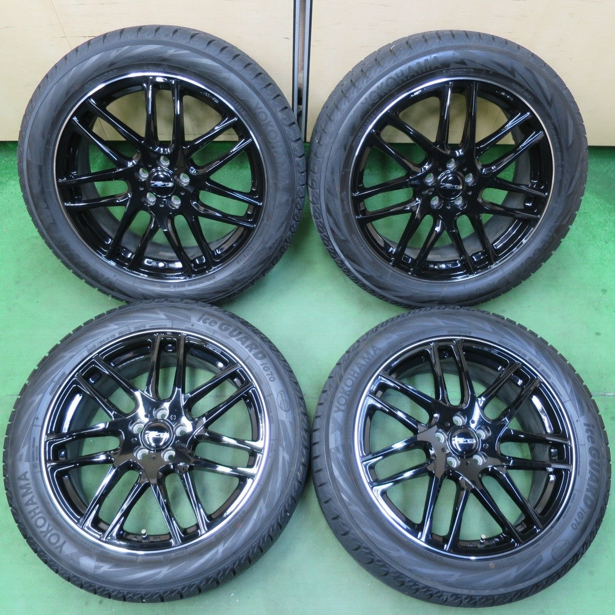 [送料無料] バリ溝！22年！キレイ！9分★ボルボ等 EURO AFG 235/50R19 スタッドレス ヨコハマ アイスガード iG70 19インチ PCD108/5H★5032604イス