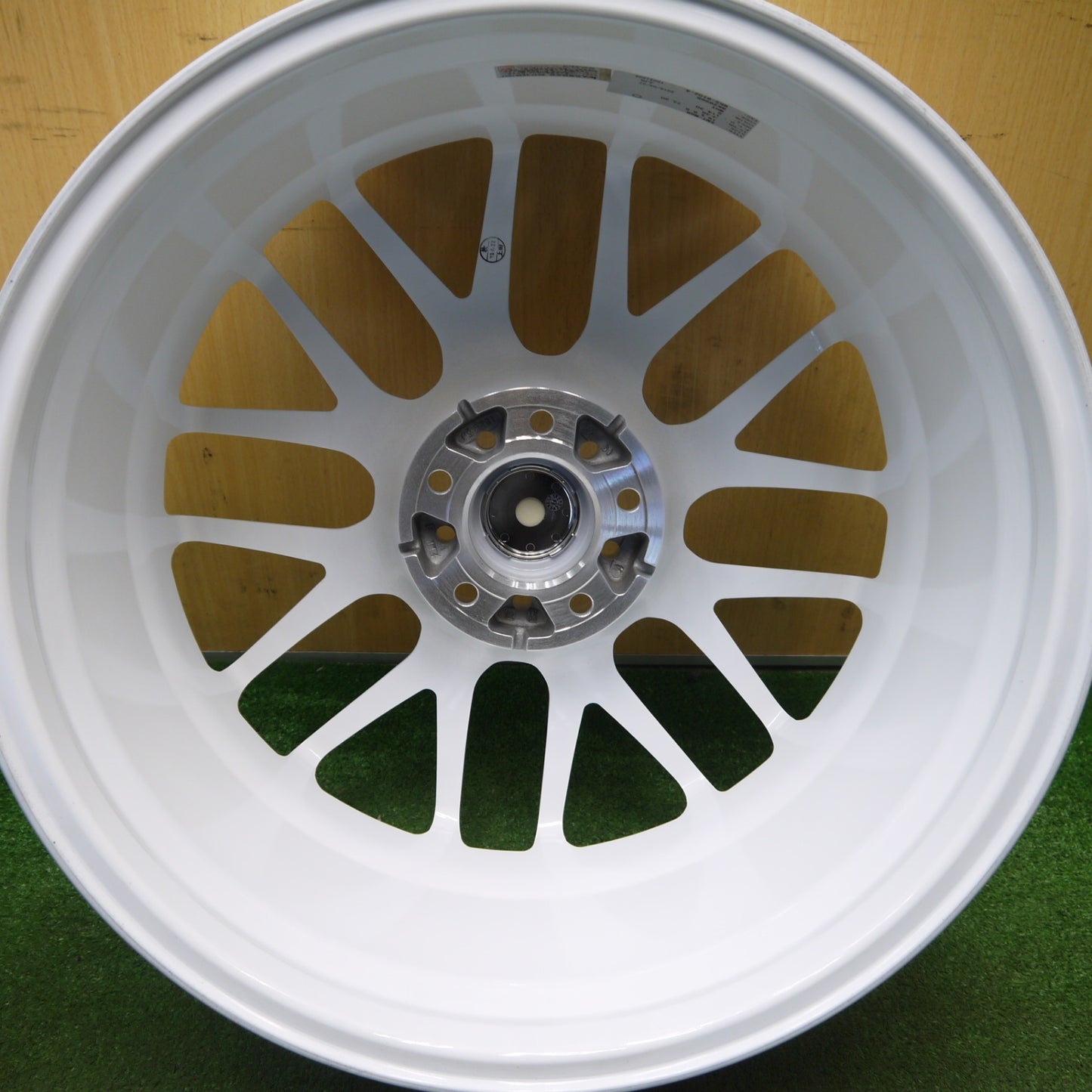 未使用！付属品付き★WORK EMT-M8R 19インチ ホイール ワーク 19×8.5J PCD114.3/5H★6032413Hホ