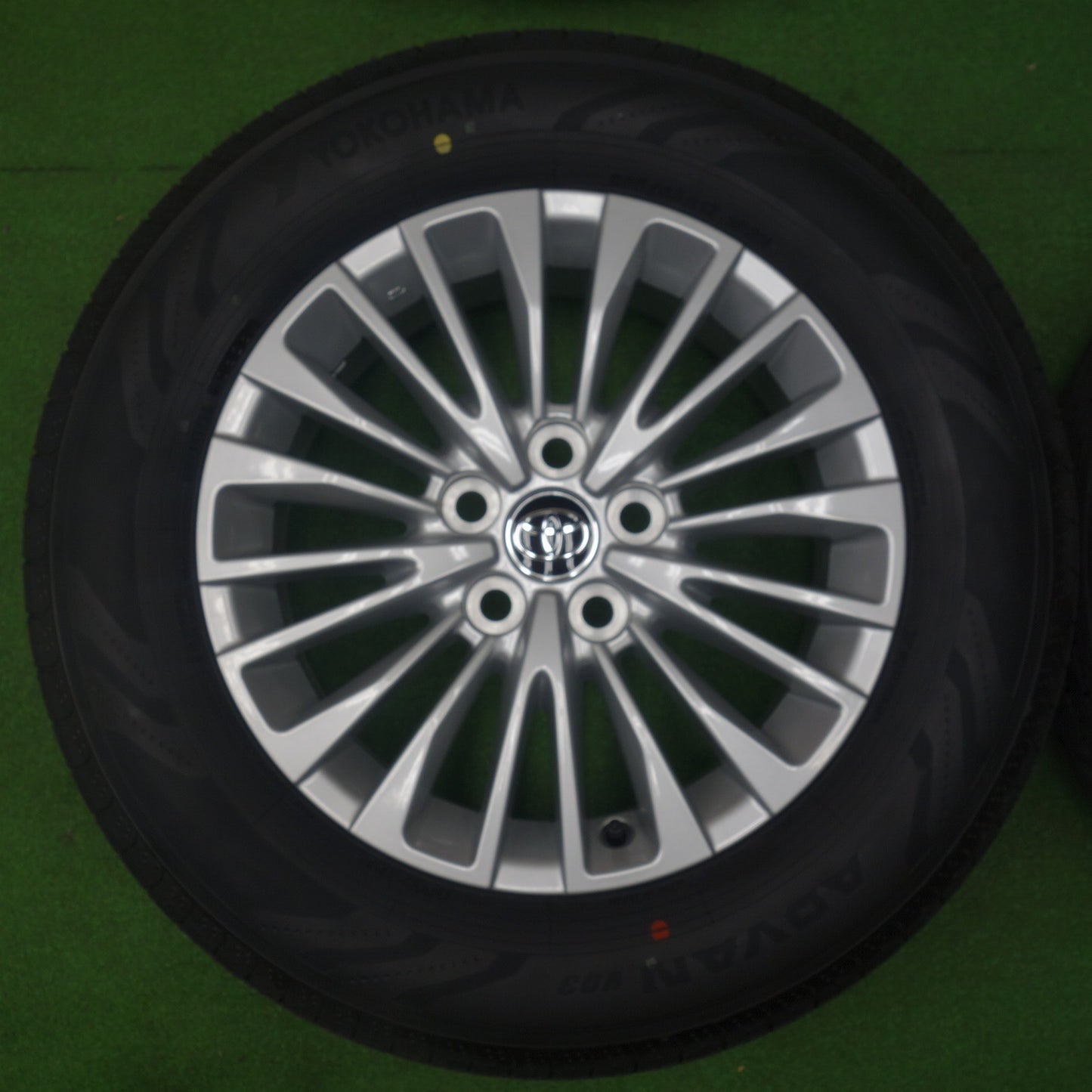新車外し！26年★トヨタ 40系 アルファード ヴェルファイア 純正 225/65R17 ヨコハマ アドバン V03 17インチ PCD120/5H★6031503KTノ