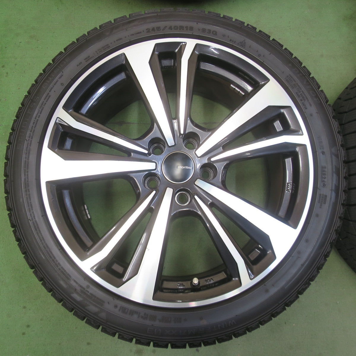 バリ溝！24年！キレイ！ほぼ10分★ベンツ 等 smartline 365 245/40R18 スタッドレス ダンロップ ウインターマックス 03 スマートライン 18インチ PCD112/5H★6060902イス