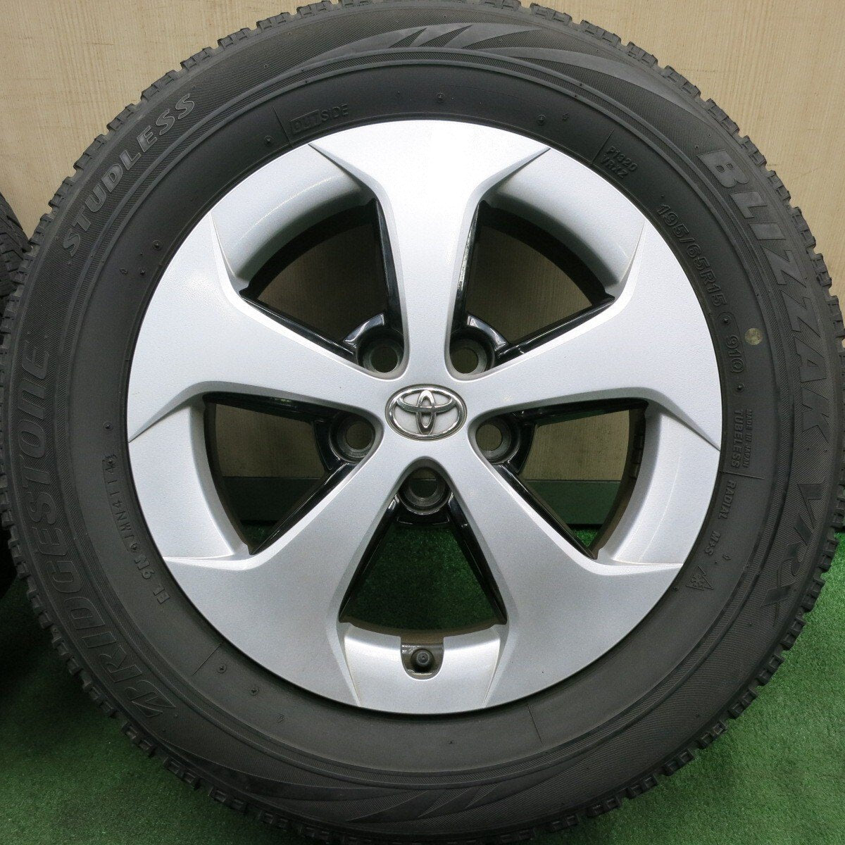 [送料無料] 4本価格★トヨタ 30系 プリウス 純正 195/65R15 スタッドレス ブリヂストン ブリザック VRX 15インチ PCD100/5H★4052701HAス