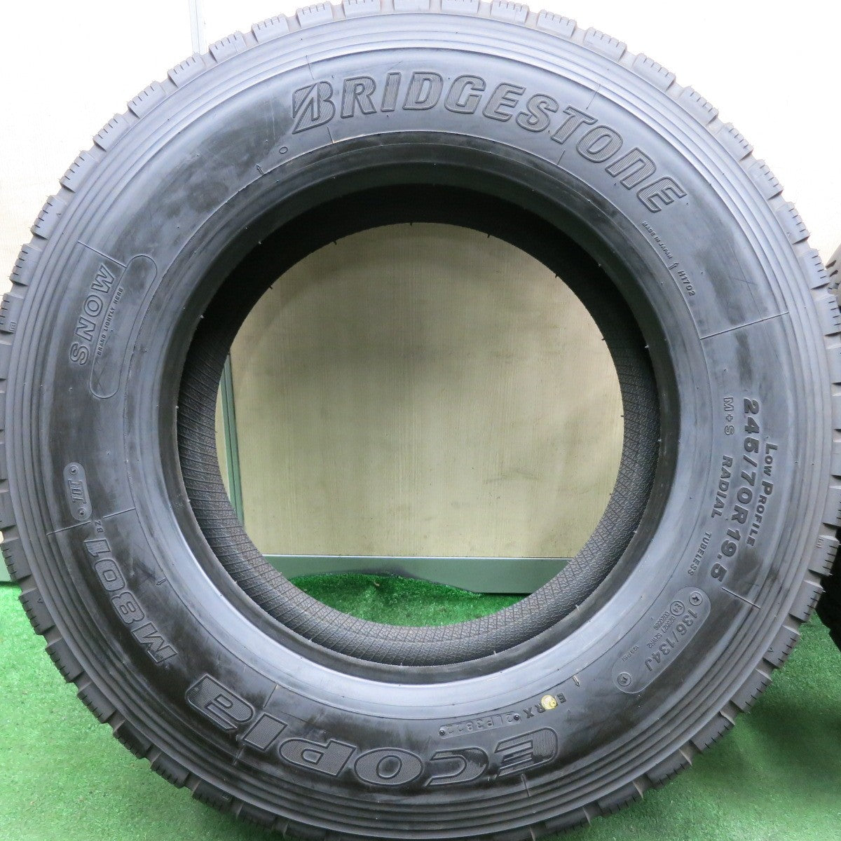 *送料無料* 新車外し！22年！ほぼ未使用★トラック タイヤ 245/70R19.5 136/134J ブリヂストン エコピア M801Ⅱ ミックス 19.5インチ★4071001HAノタ