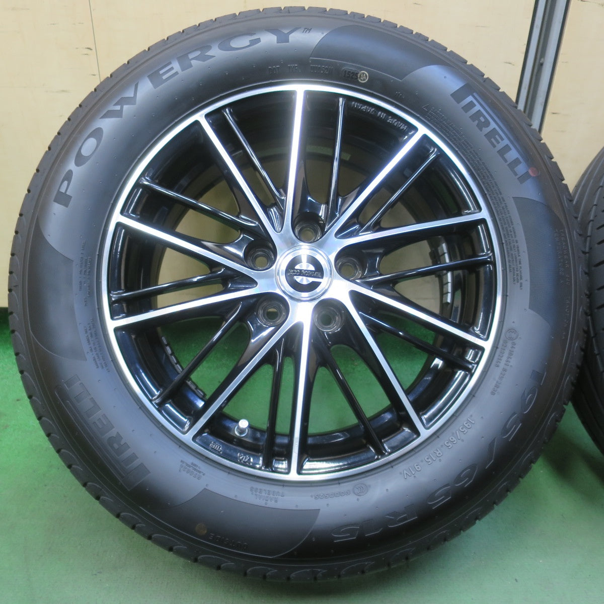 バリ溝！25年！キレイ！8.5分◎プリウス 等 195/65R15 ピレリ POWERGY ECO FORME CRS111 エコフォルム パワジー 15インチ PCD100/5H◎6061511イノ