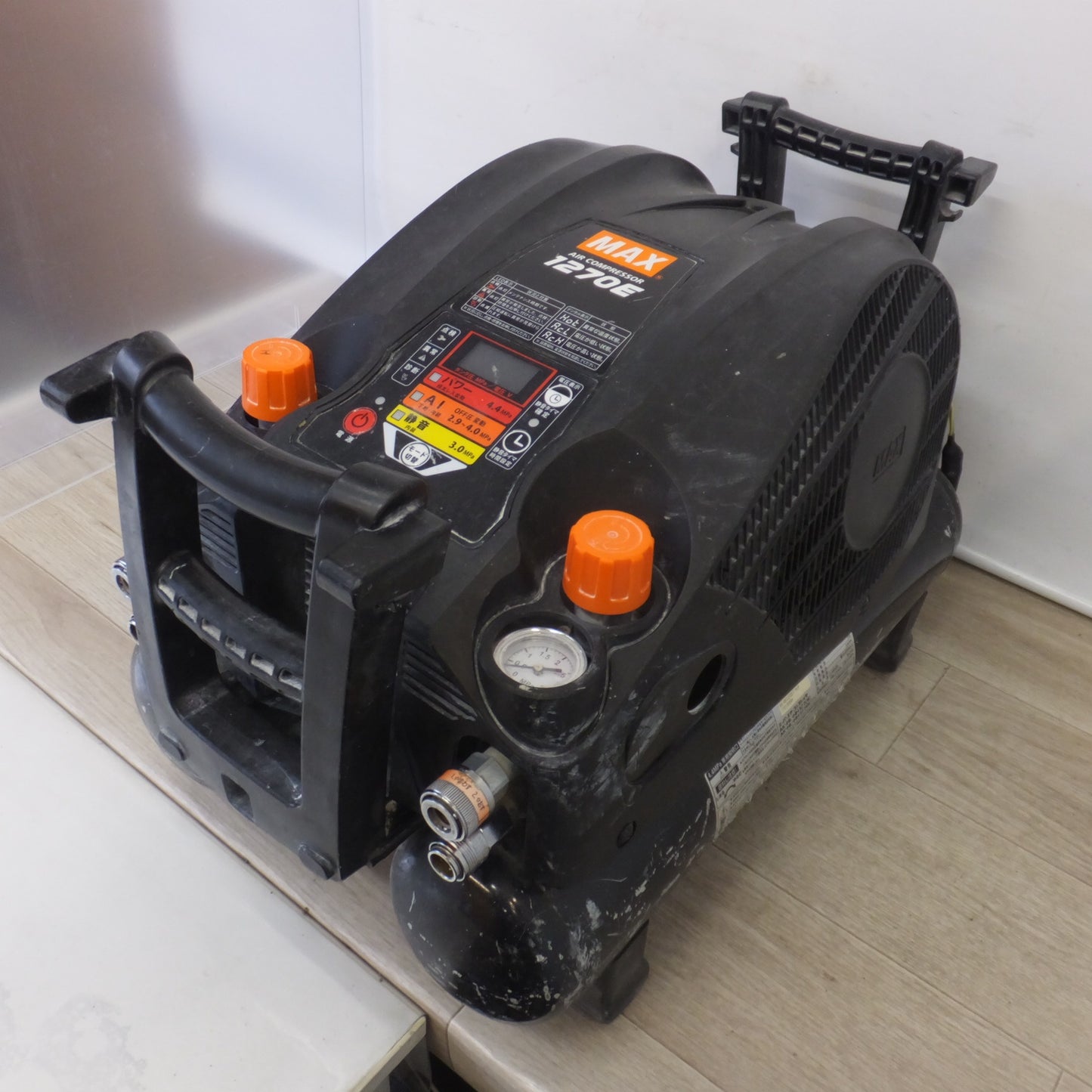 [送料無料] ジャンク★マックス MAX スーパーエア・コンプレッサ AK-HH1270E ブラック　100V 50/60Hz★