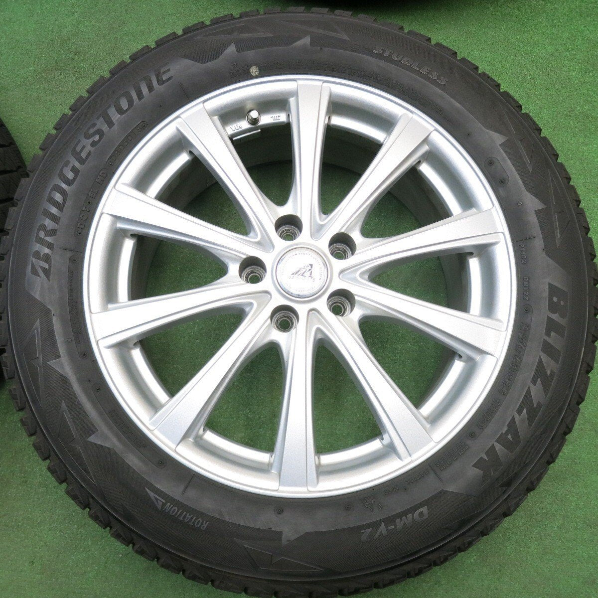 バリ溝！8.5分◎スタッドレス 225/60R18 ブリヂストン ブリザック DM-V2 AZ SPORTS AZスポーツ 18インチ PCD114.3/5H◎6012207HAス